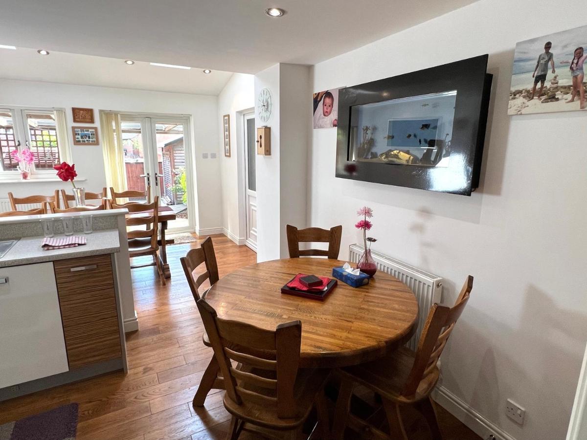 Simply Stunning 2 Bedroom Home With Parking Space 诺丁汉 外观 照片