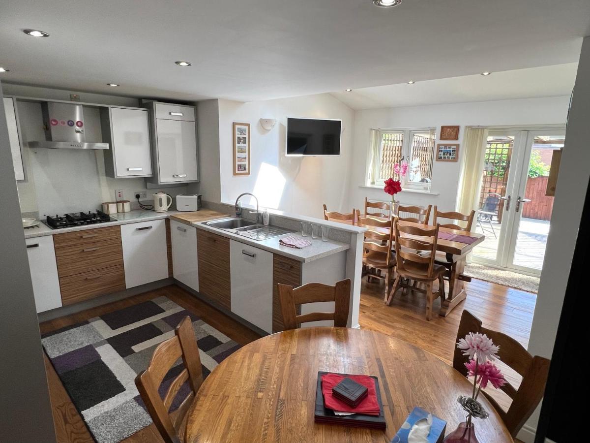 Simply Stunning 2 Bedroom Home With Parking Space 诺丁汉 外观 照片